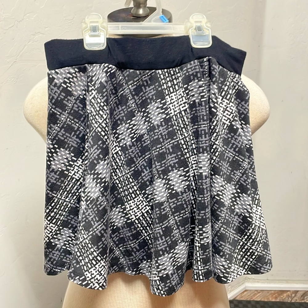 Disney Descendants black and white skirt size 14 junior